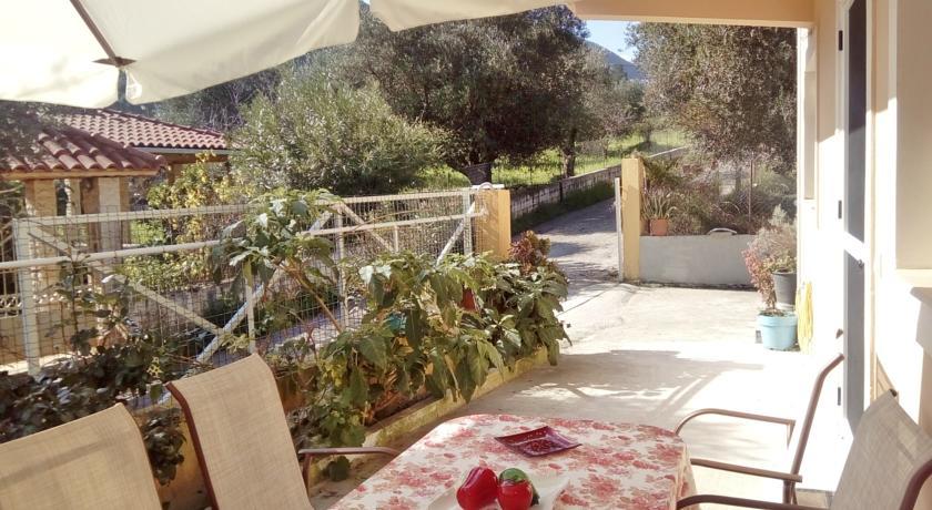 Flamiatos Garden Cottages Poulata Экстерьер фото